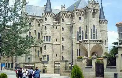 Le palais épiscopal d'Astorga